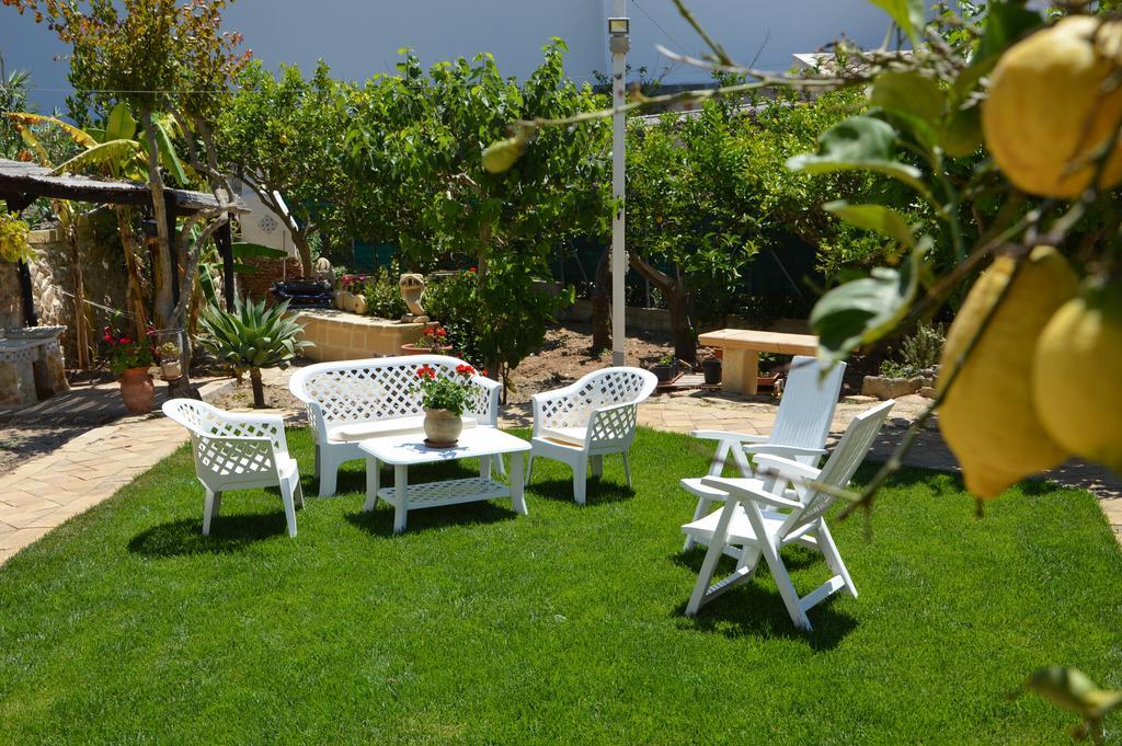 Guest House Al Giardino Dei Limoni ファヴィニャーナ エクステリア 写真